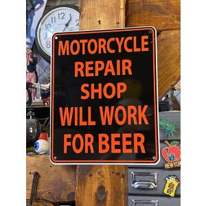 「ビールのためにバイクの修理屋さんやってます」　ミニジョーク看板 ■ アメリカン雑貨 アメリカ雑貨