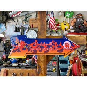 ホットスタッフ　矢印型　ブリキ看板　■ アメリカン雑貨 アメリカ雑貨