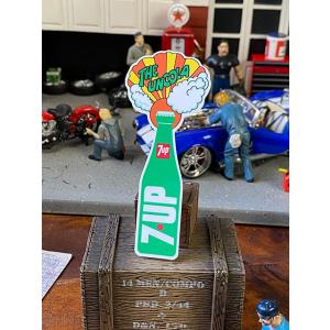 セブンアップ　オフィシャルロゴステッカー　（60年代ロゴ/ボトル）　7UP　■　アメリカン雑貨　アメ...