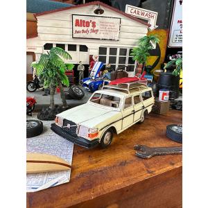 クラシック　ボルボ240　ブリキオブジェ　サーフ仕様　（アイボリー）　■　アメリカン雑貨　アメリカ雑...