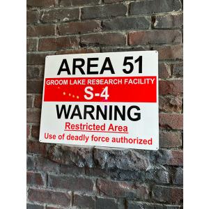 エリア51の警告看板　アルミサインボード　（GROOM LAKE）　■　アメリカン雑貨　アメリカ雑貨