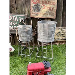 オールドアメリカ　ウォータータンク　給水塔　プランター　（2個セット）　ブリキオブジェ　■　アメリカ...