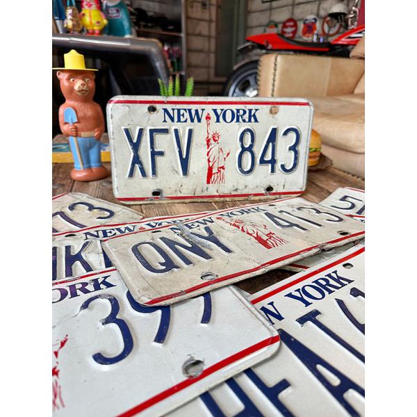 アメリカ　USEDナンバープレート　（ニューヨーク州）　ライセンスプレート　※ダメージ多め ■ アメ...