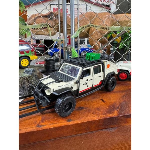 ジュラシックワールド　ジープ　グラディエーター　ダイキャストミニカー　1/32スケール ■ アメリカ...