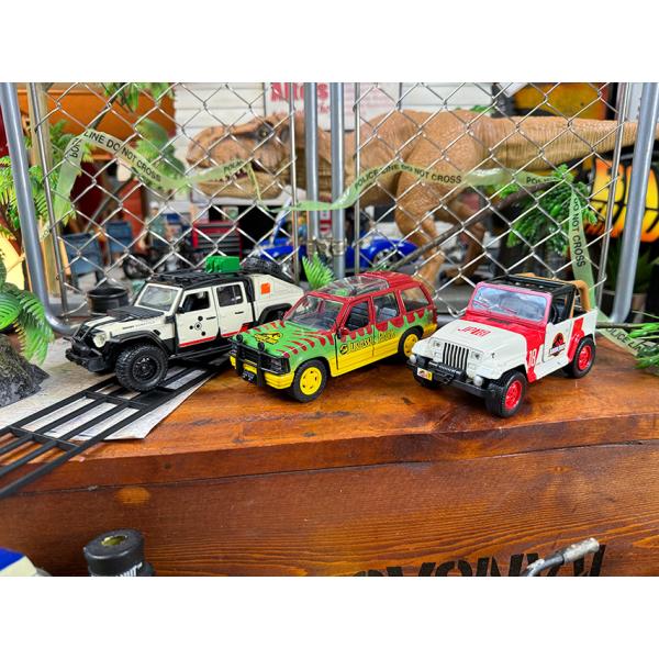 映画　ジュラシックワールド　ダイキャストミニカー　1/32スケール　（劇中車両3台セット）　ジュラシ...