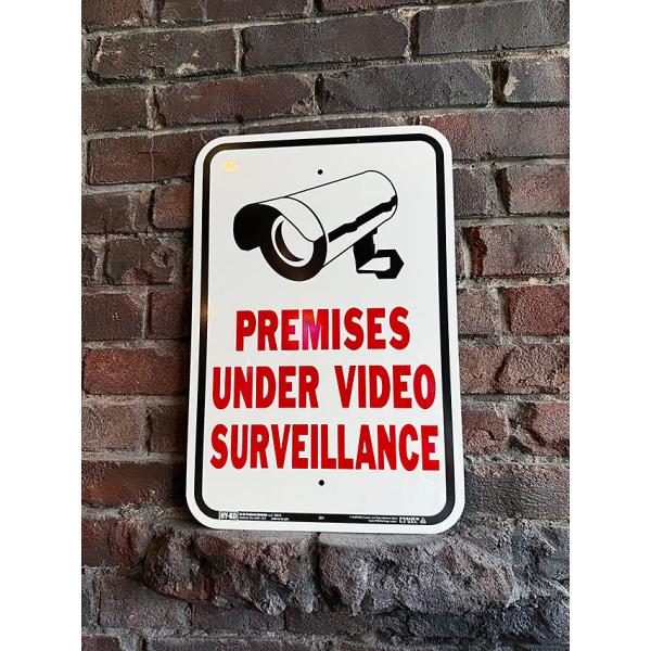 「敷地内　監視カメラ作動中」　セキュリティサイン　ヘビーデューティ　アルミサインプレート　12インチ...