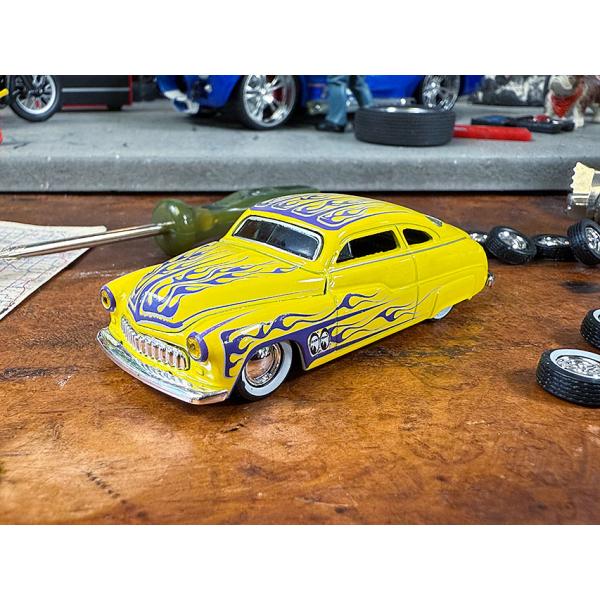 ムーンアイズ限定　M2　ミニカー　5000台リミテッドエディション　1949年　マーキュリー　カスタ...