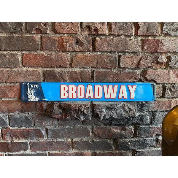 ブロードウェイ　エンボス　ストリートサイン　ブリキ看板 ■ アメリカン雑貨 アメリカ雑貨