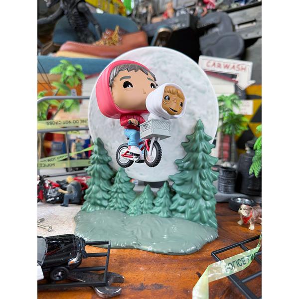 ファンコポップ　映画　E.T.　エリオット　＆　E.T.　飛行シーン　フィギュア　背景ジオラマ付き　...