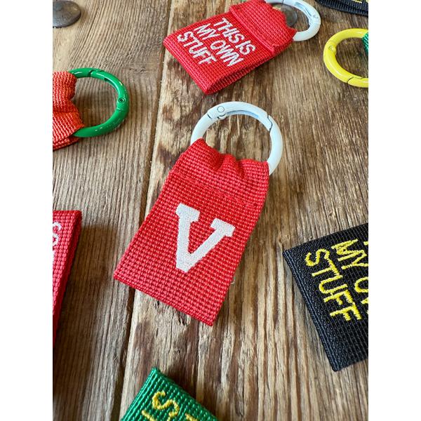 カレッジ　イニシャルレター　タグ　（V）　キーホルダー ■ アメリカン雑貨 アメリカ雑貨