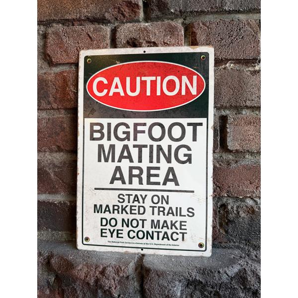 注意！　ビッグフット交尾エリア　警告看板　ブリキ看板　ジョーク看板 ■ アメリカン雑貨 アメリカ雑貨