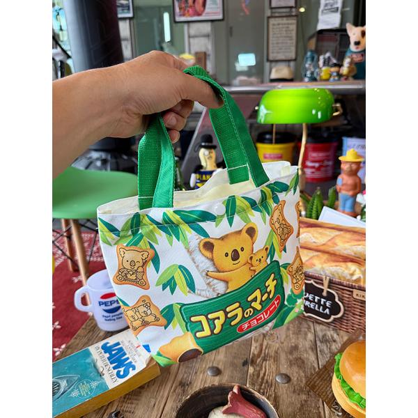 駄菓子屋シリーズ　お菓子パッケージ　ランチバッグ　（コアラのマーチ）　オフィシャルグッズ　昭和レトロ...