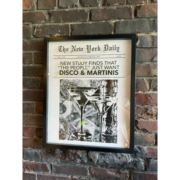 「お酒がテーマ」のフレームアート　ニューヨークの新聞記事風　（ディスコとマティーニ） ■ アメリカン...