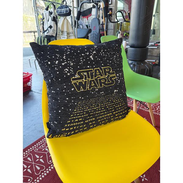 スターウォーズ　オープニングロゴ　クッション　オフィシャルグッズ ■ アメリカン雑貨 アメリカ雑貨