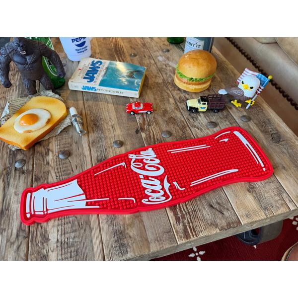 コカ・コーラ　プレイス　バーマット　コンツアーボトル　（レッド） ■ アメリカン雑貨 アメリカ雑貨