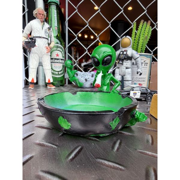 葉っぱキメてる エイリアン 灰皿  ■ アメリカン雑貨 アメリカ雑貨