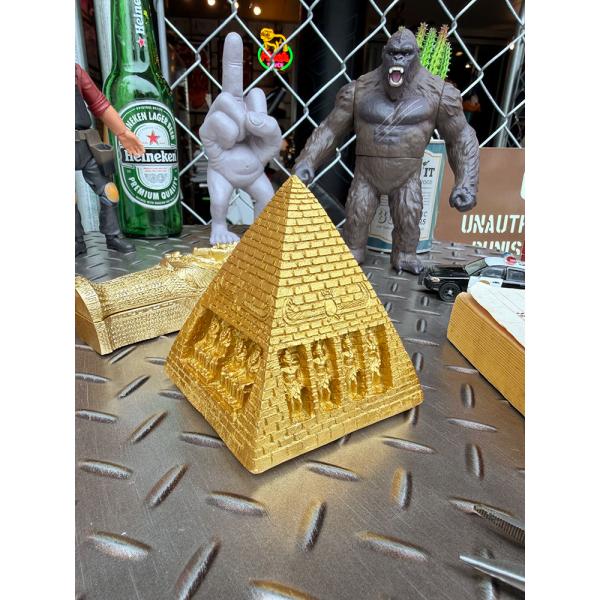 黄金ピラミッド　ポリレジン　オブジェ ■ アメリカン雑貨 アメリカ雑貨