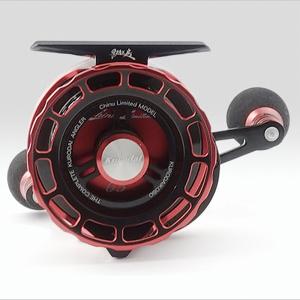 黒鯛工房 チヌリミテッドレーサー 65-BR(左)