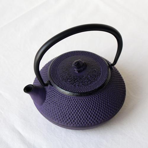 南部鉄器 急須 平丸アラレ0.3L 紫 小さめ かわいい おしゃれ 内側ホーロー加工 日本製