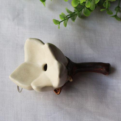 一輪挿し 壁掛け 花器 壁に飾る 白い花 花瓶 陶器 おしゃれ かわいい 手作り nakanaka