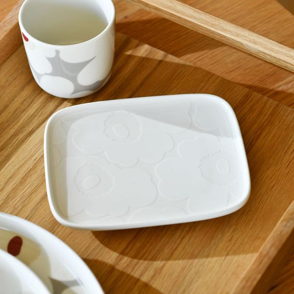 マリメッコ プレート 15×12cm 角皿 ウニッコ ホワイト×ナチュラルホワイト marimekk...