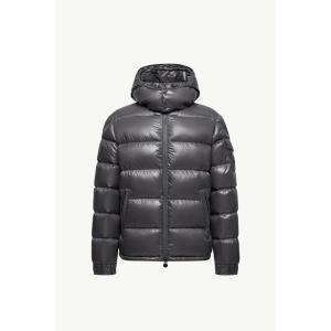 2025/26秋冬 MONCLER モンクレール メンズMAYA SHORT HOODED DOWN JACKET HOODEDダウンジャケット【Grigio Scuro 】【送料無料】【正規品】