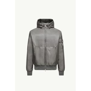 2025/26秋冬 MONCLER モンクレール メンズPOILIOT SHORT DOWN JACKET WITH HOODダウンジャケット【Grigio 】【送料無料】【正規品】