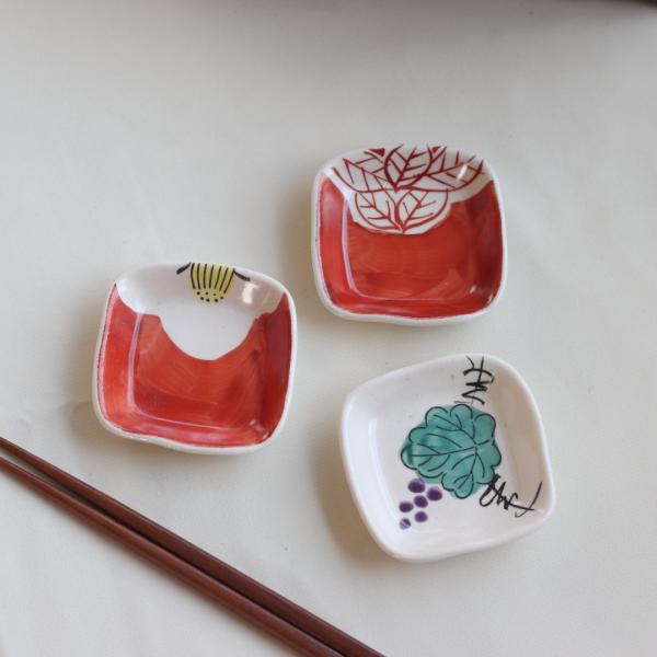 赤絵三善 小付け箸休め メール便送料無料 日本製 美濃焼 小皿 醤油皿 漬物皿 角皿 タレ皿 定食皿...
