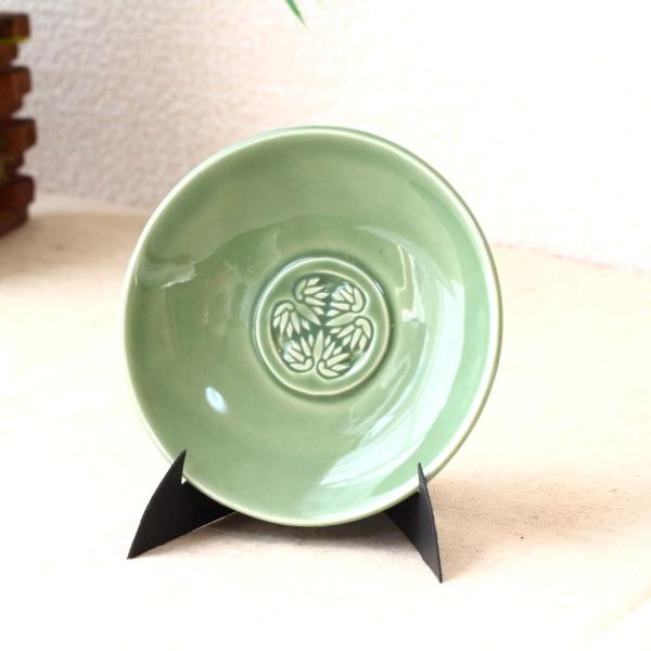徳川家紋の小皿 9.5cm 送料無料 日本製 美濃焼 お皿を立てて飾る紙台付き 小皿 醤油皿 お茶う...