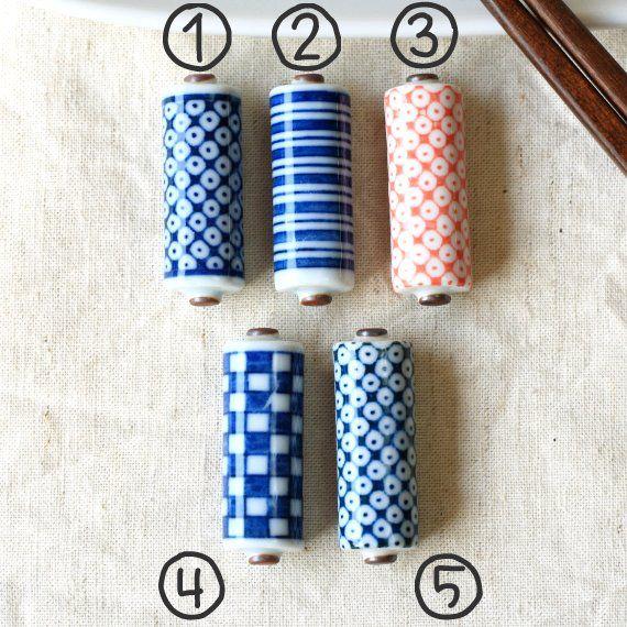 巻物型の和風箸置き 国産 美濃焼 いろいろなシーンに使えます 箸置き 箸休め はしおき カフェ食器 ...