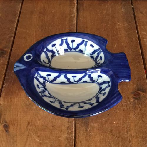 【２口魚型小皿 】 変形皿　お皿　 青白食器 　小皿　薬味皿　 陶器 タイ料理 　アジアン料理 　タ...