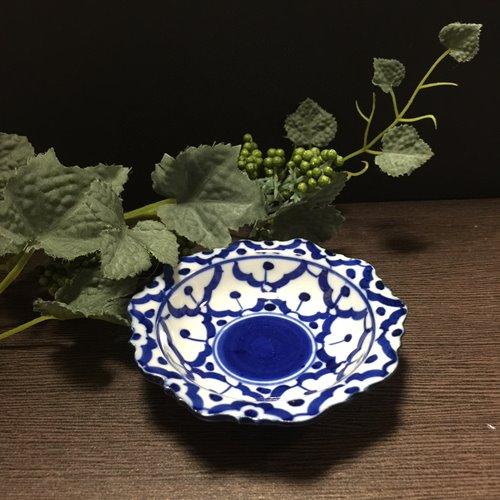 【花型ギザギザ皿 8cm】 花型　お皿 青白食器 盛り皿 陶器　小皿 タイ料理 アジアン料理 タイ雑...