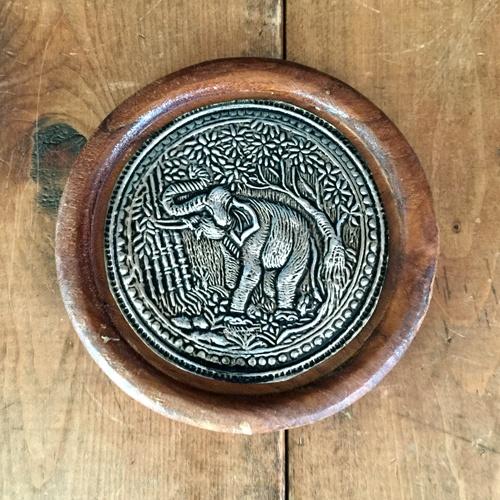 コースター　木製　象シルバー飾り　A【1枚】 コースター　タイ雑貨　タイ料理　象　
