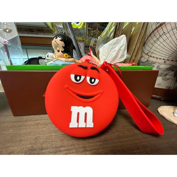 エムアンドエムズ　M&amp;M&apos;Sラバーコインケース（レッド）キーホルダー