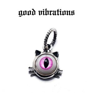 【正規取扱店】good vibrations グッドバイブレーションズ ヒゲ ネコ ＆ ドールアイ キャッツアイ 猫目 チャーム ペンダントトップ 送料無料