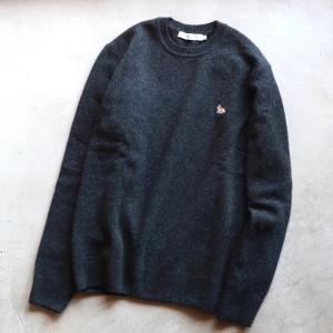 メゾンキツネ ニット MAISON KITSUNE ベビーフォクス パッチ プルオーバー BABY FOX PATCH PULLOVER グレーメランジ 2023秋冬新作｜charger