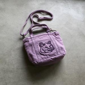 メゾンキツネ  ミニ バッグ MAISON KITSUNE フォックス ヘッド ミニ バッグ FOX HEAD MINI TOTE BAG  ライラック LILAC 【MINI】2024春夏新作｜charger