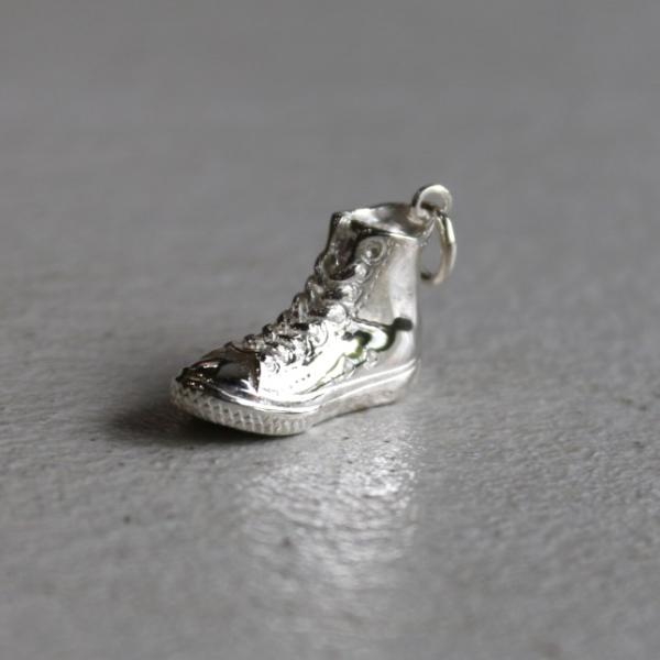 Poly Things 正規取扱 ペンダント トップ アクセサリー 靴 運動靴 ギフト ポリーシング...