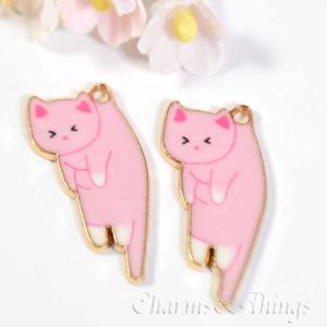 アウトレット ネコ チャーム つままれちゃった  猫 (2個入り) アクセサリーパーツ  エポチャーム ぶらさがり 猫