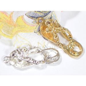 C&amp;T 花のサンダルのチャーム【4個入】ハワイアン模様アクセサリー部品プルメリアとパームツリー金属パーツ