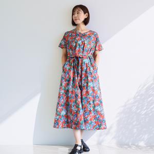 リバティ ワンピース　 Aライン ＜オスタリー＞　朱色系地色　 夏ワンピ　ゆったり涼しい　楽ワンピ　着やせ　リゾート　リバティプリント使用