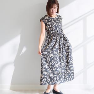 リバティ ワンピース Vデザイン フレンチスリーブ　＜マロリー＞黒ベージュ　リゾートワンピ　着やせ　大人ワンピ　リバティプリント　大人服　国産　