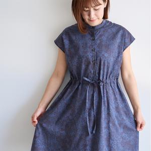 リバティ 夏ワンピ　ClioスリムスリーブOP　＜パトリックゴードン＞　紺系　ゆるワンピ　きちんと見え　楽　ゆったり　着やせ　リバティプリント　