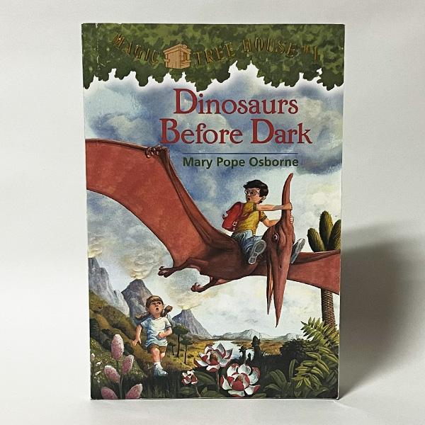 Magic Tree House #1: Dinosaurs Before Dark（洋書：英語版 ...