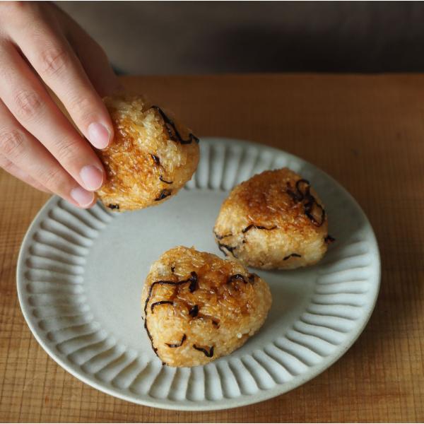 直営店 ひらひらの器 ラウンドプレートＳ 日本製 美濃焼 陶器 パンとごはんと... 菱沼未央さん ...