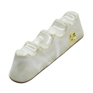 弘梅堂 筆置き 白釉 山型 美濃焼