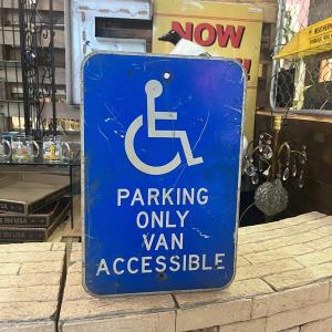 ヴィンテージ 看板 [202308-L] PARKING ONLY VAN ACCESSIBLE ストリートサイン アメリカン雑貨｜choppers