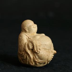 の名家方顔純の手作り竹根彫り弥勒仏の手による文玩竹製小仏人