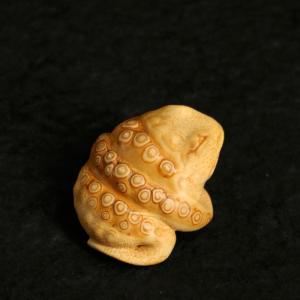 の名家劉群陽純が三足のヒキガエルを手彫りした手彫りの竹根彫り「招財進宝」怪ヒキガエル