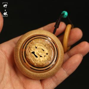 逸品の名家、張念超純の手作り精工彫刻両面貔貅老玉竹香嚢竹彫刻ストラップハンドル